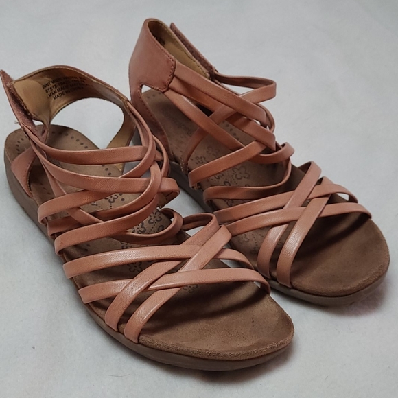 BareTraps | Shoes | Janny Bear Trap Wide Width Sandal 8w | Poshmark